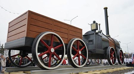 Памятник первому русскому паровозу появился в Пензе благодаря ЕВРАЗу